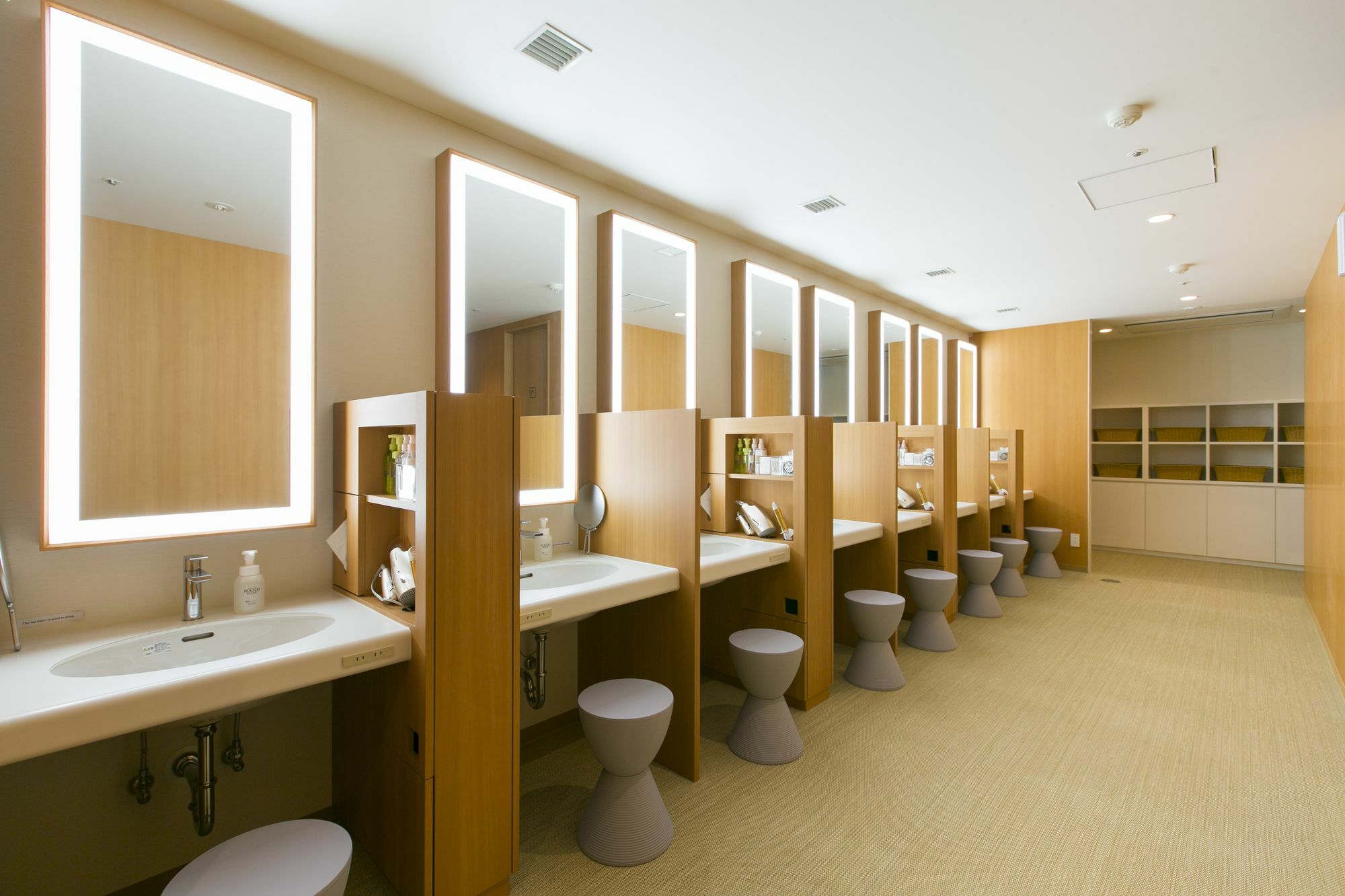 First Cabin Hanshin Nishiumeda Osaka Eksteriør billede
