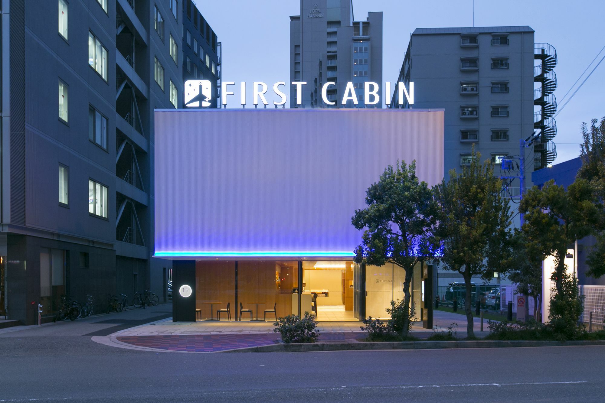 First Cabin Hanshin Nishiumeda Osaka Eksteriør billede